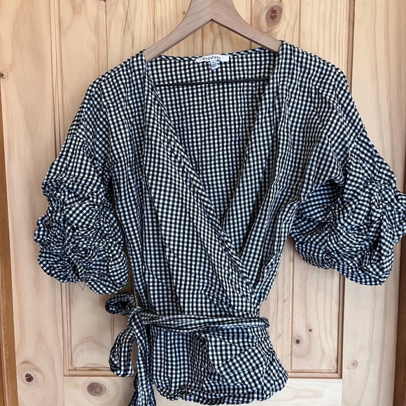 🦄 5/30- Black and White Checkered Wrap Blouse - Picture 1 of 3